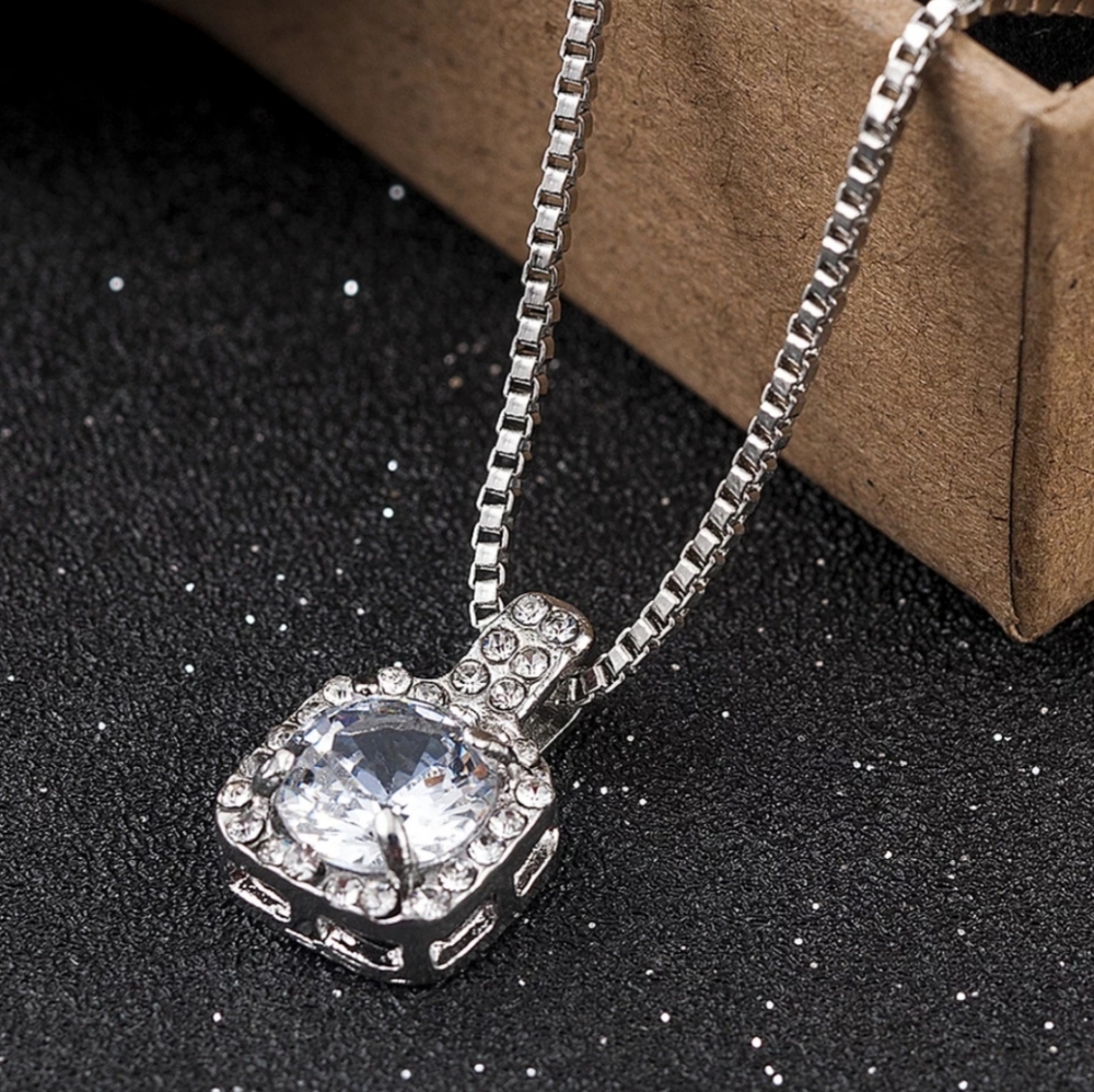 New square rhinestone Crystal zircon necklace!! - Picture 2 of 4